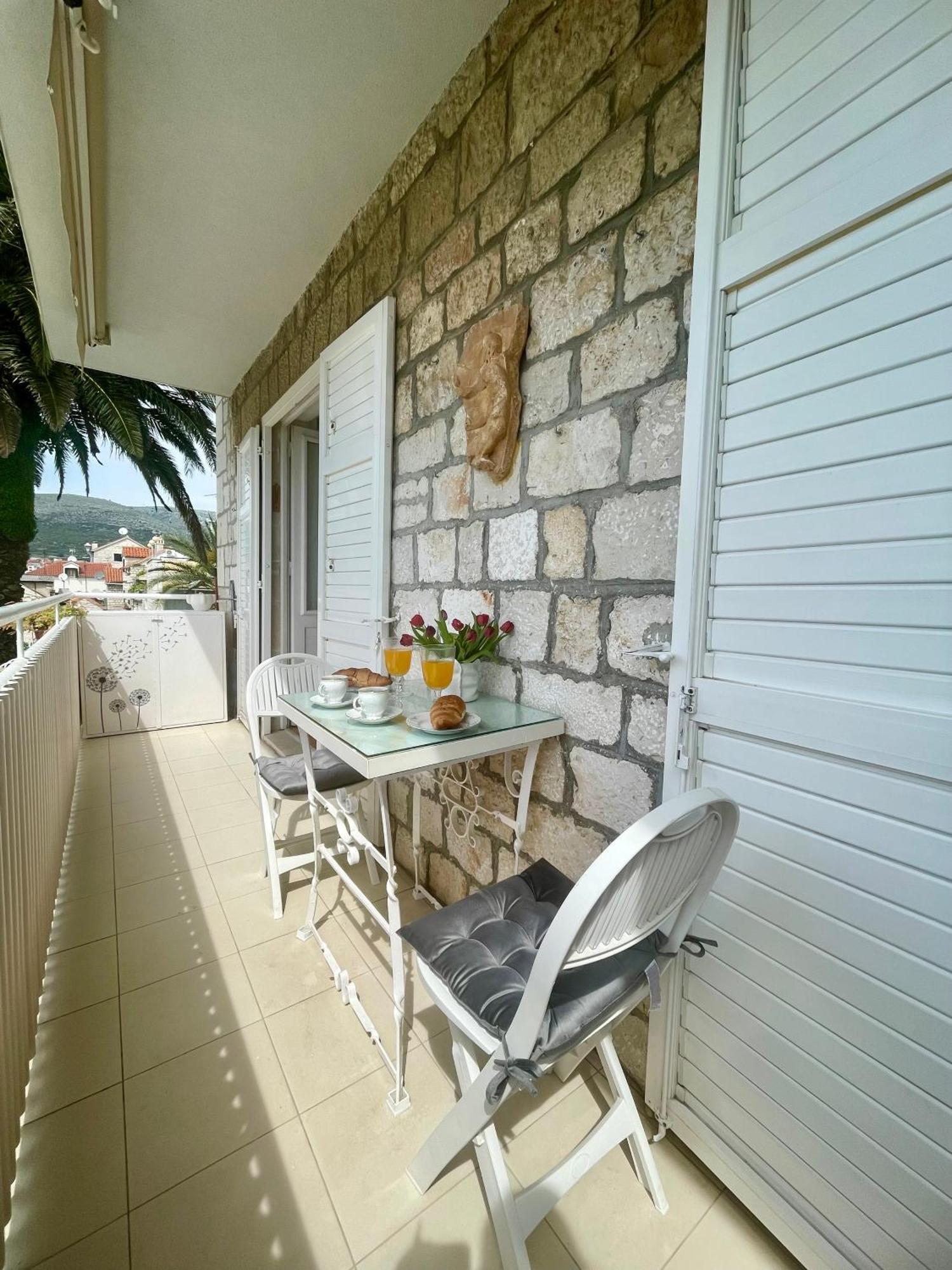 Dinka Old Town Apartment With Sea View Трогир Екстериор снимка